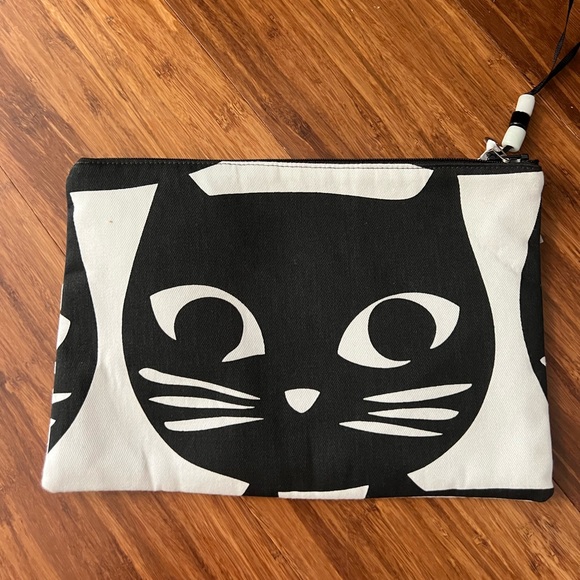 Black cat handmade zipper bag with polka dot interior - Picture 2 of 3